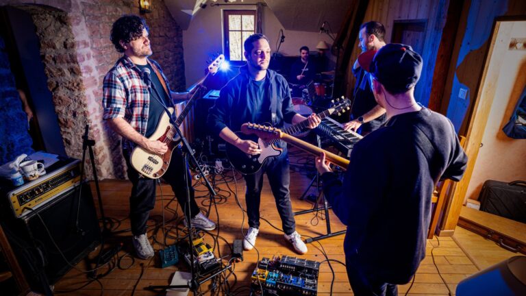Band There´s a Light