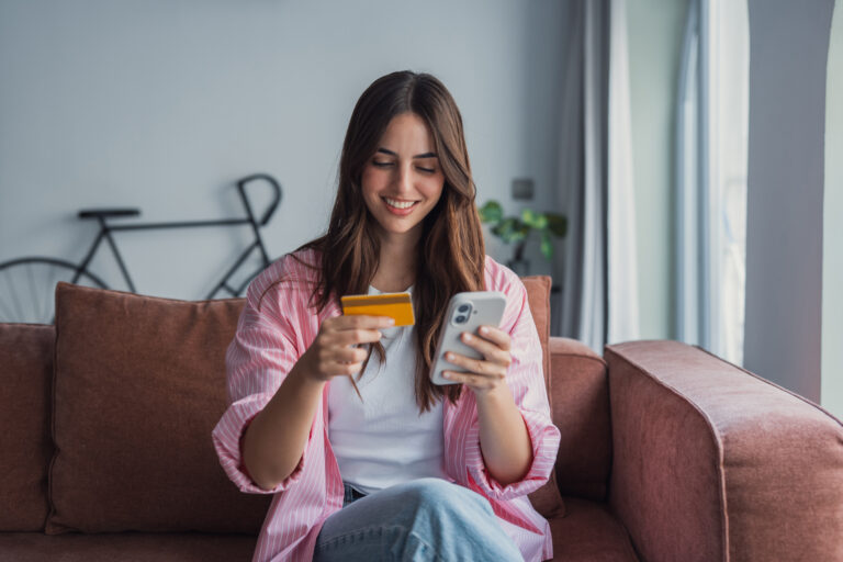 Taschengeld, Sparen & OnlineBanking: So lernen Teenager den Umgang mit Geld